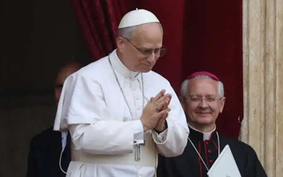 CATHOLICS ARE FALLING IN LOVE WITH POPE LEO; THE MEDIA NOT SO MUCH