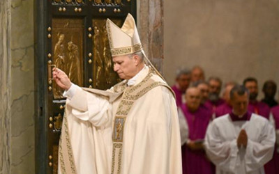 CLOSING HOLY YEAR, POPE CALLS TO REJECT 'DISTORTED ECONOMY' OF PROFIT