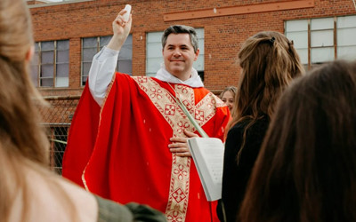 CATHOLIC CELIBACY AND MARRIED PRIESTS: A TRADITION OFTEN MISUNDERSTOOD